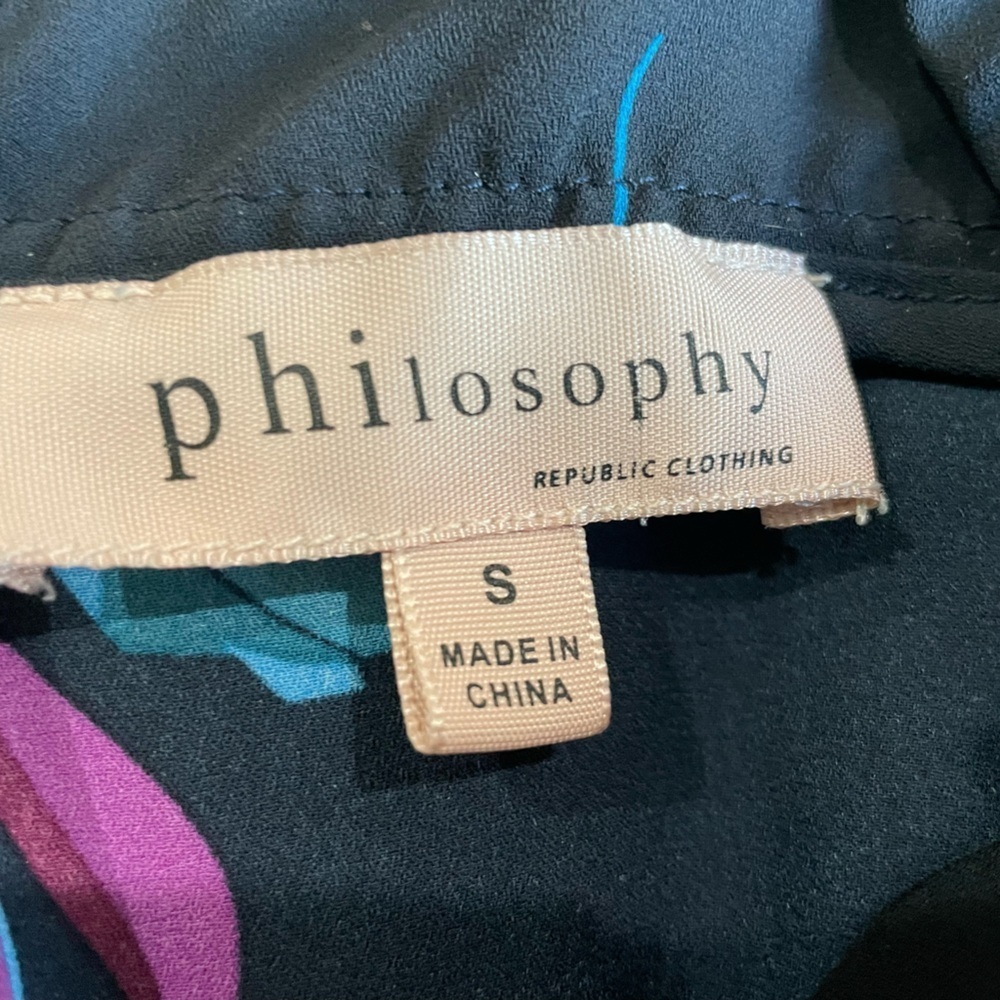 Philosophy by Republic Navy Floral Top Small - Picture 5 of 5